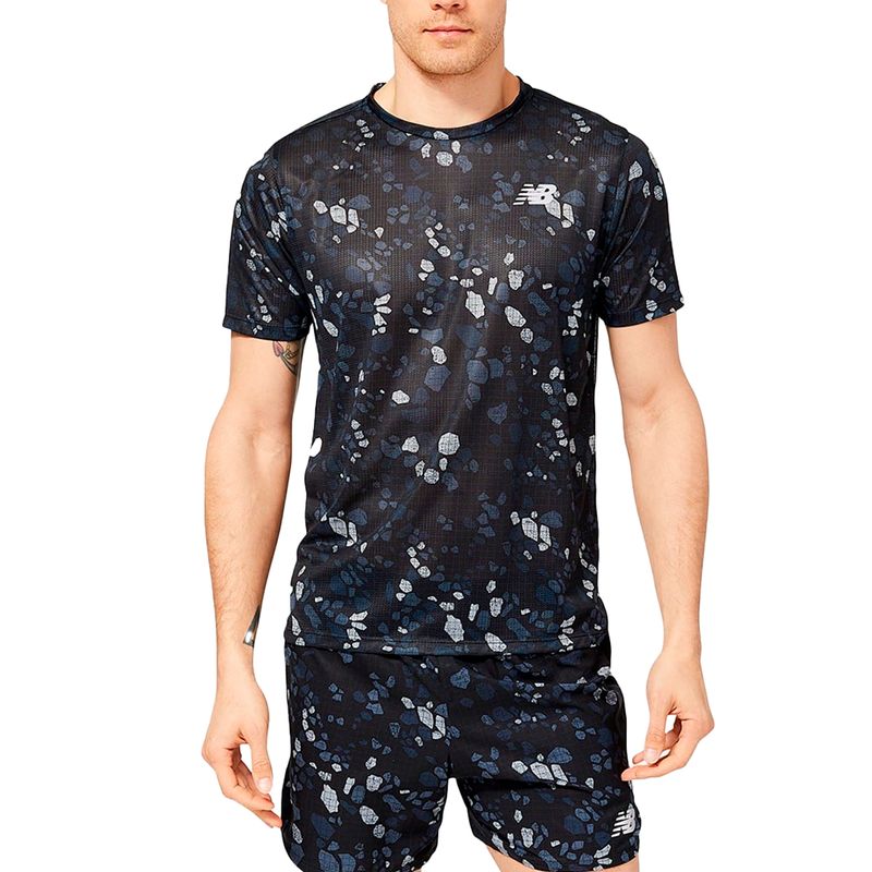 REMERAS-NEW-BALANCE-MT21263BK-PRINTED-TRAINING-NGO-GRS-HOMBRE