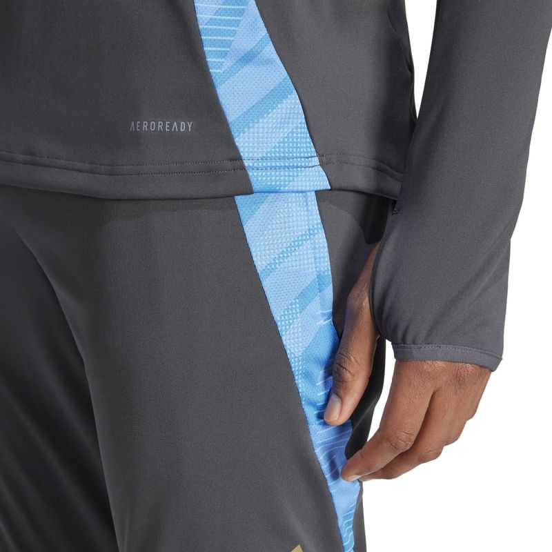 IQ0819_9_APPAREL_On-Model_Detail-View-2_white
