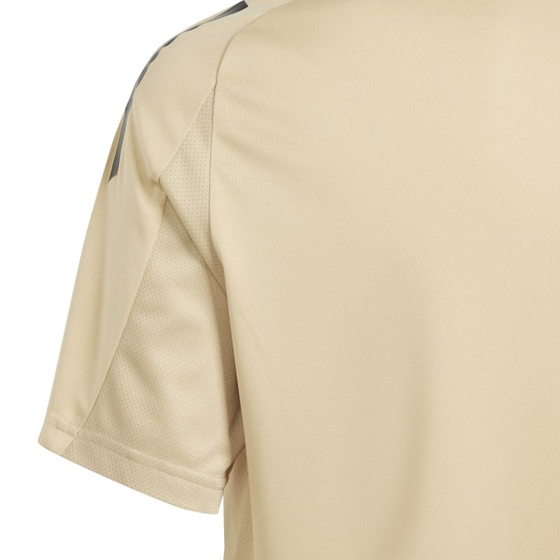 IQ0817_6_APPAREL_Photography_Detail-View-3_white
