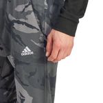PANTALON-ADIDAS-ESSENTIALS-CAMUFLAJE-MODA-GRS-NGO-HOMBRE