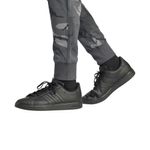 PANTALON-ADIDAS-ESSENTIALS-CAMUFLAJE-MODA-GRS-NGO-HOMBRE