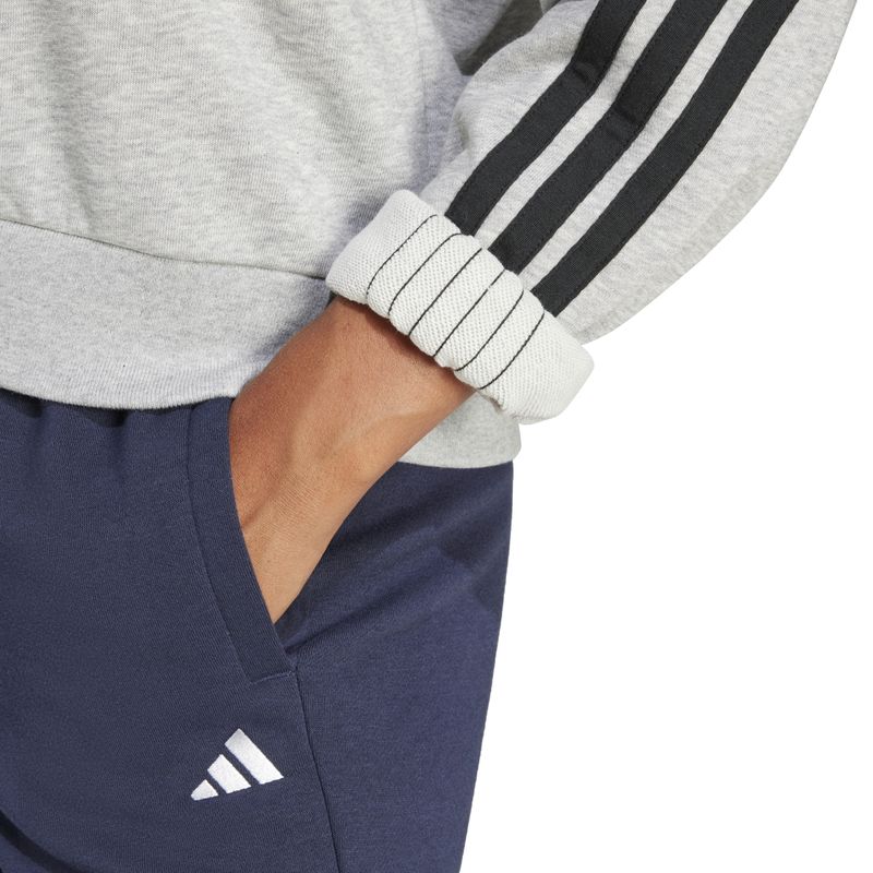 JD5289_7_APPAREL_On-Model_Detail-View-2_white.jpg