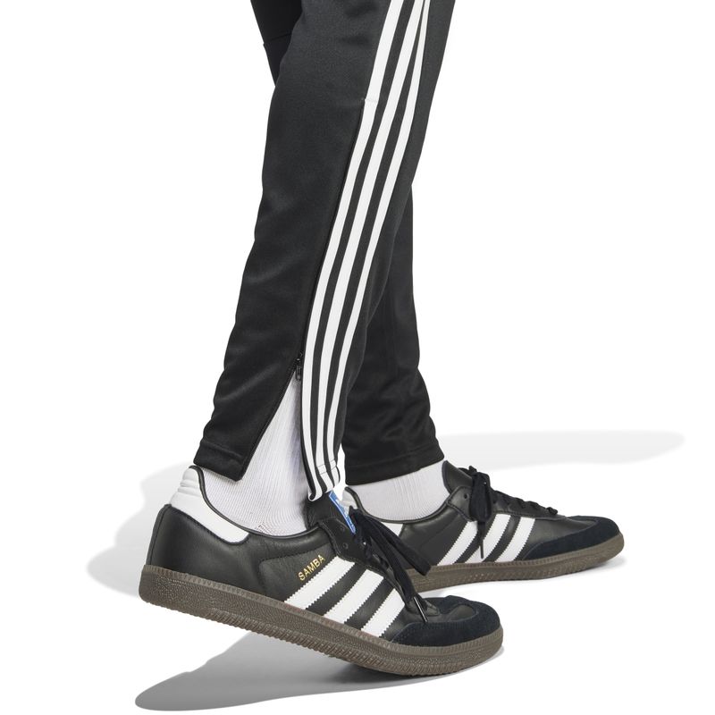 JD0442_6_APPAREL_On Model_Detail View 1_white.jpg