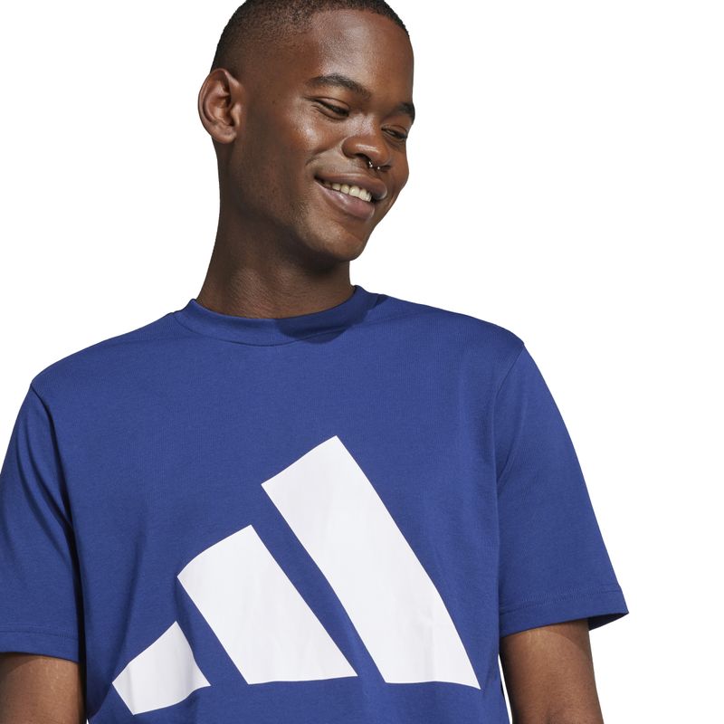 JE8940_7_APPAREL_On Model_Detail View 2_white.jpg