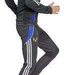 JI5456_6_APPAREL_On Model_Detail View 1_white.jpg