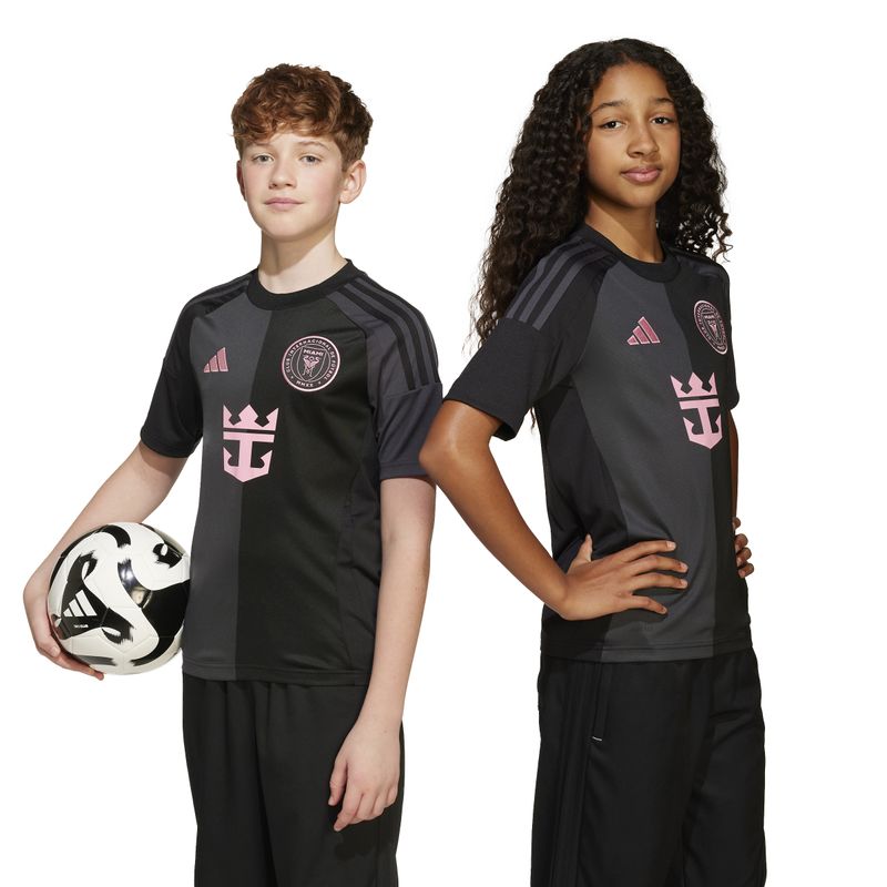 JI6820_9_APPAREL_On Model_Standard Unisex Pair Shot_white.jpg