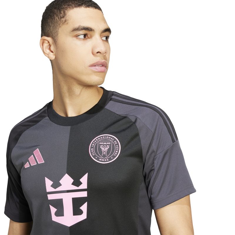 JI6821_7_APPAREL_On Model_Detail View 1_white.jpg