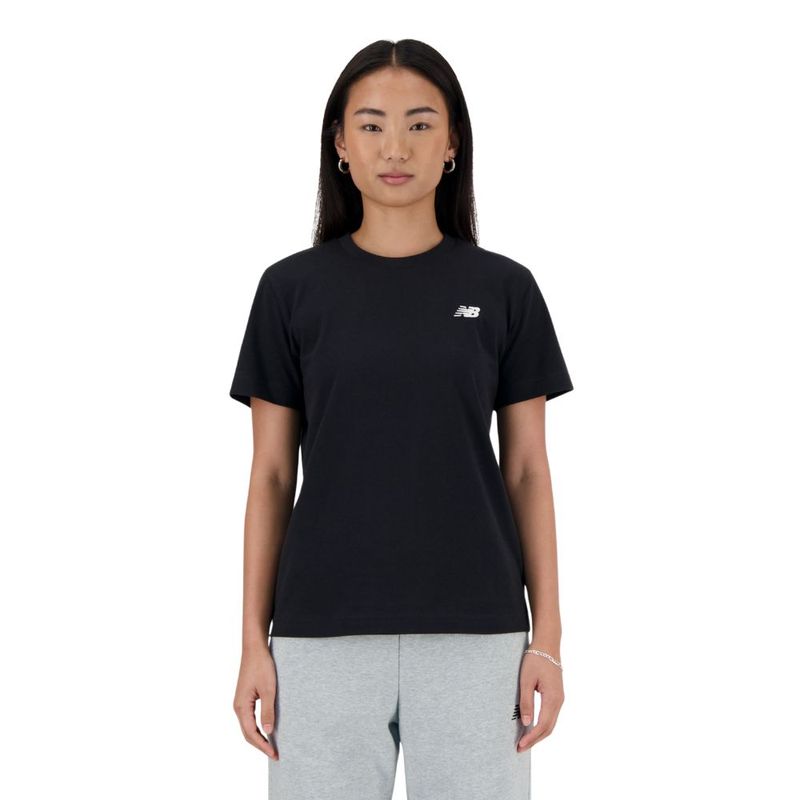 Remera-newbalance-Wta41509bk-Essentials-Moda-00172-550-FRENTE.jpg