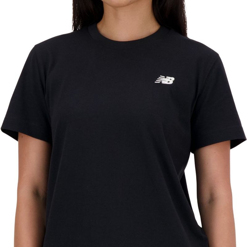 Remera-newbalance-Wta41509bk-Essentials-Moda-00172-550-DETALLE.jpg