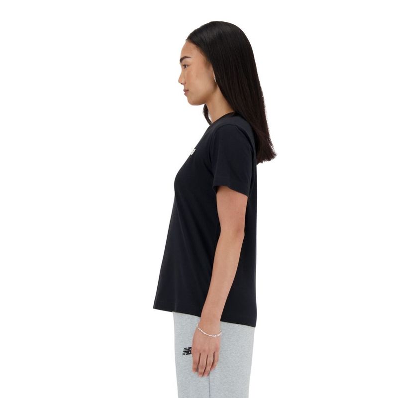 Remera-newbalance-Wta41509bk-Essentials-Moda-00172-550-PERFIL.jpg